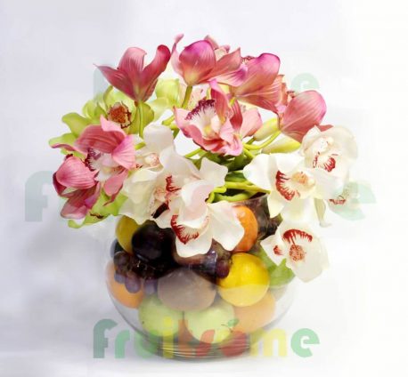 fruitsome-valentine-fruit-arrangement